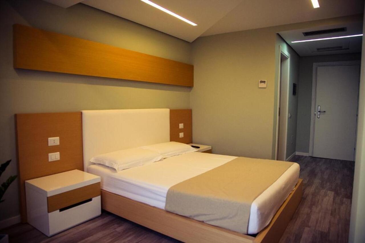 Vlorë Hotel Bologna מראה חיצוני תמונה