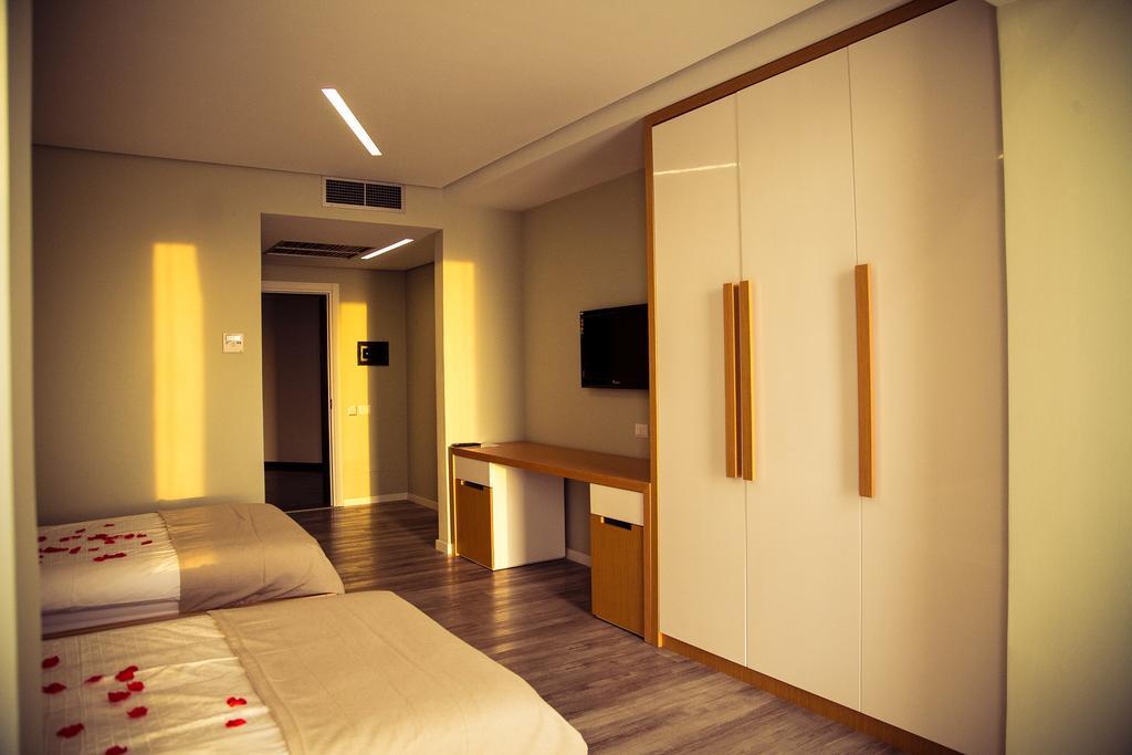 Vlorë Hotel Bologna מראה חיצוני תמונה